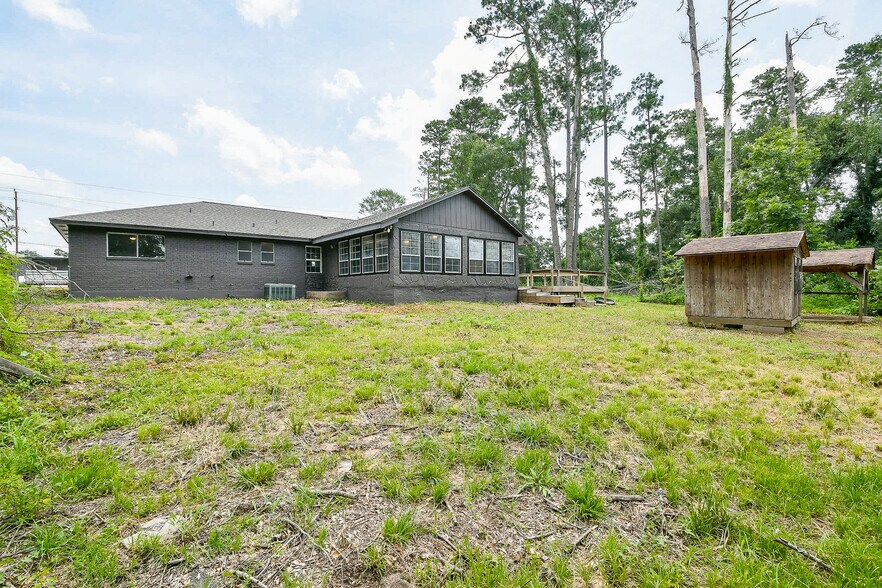More Photos Of 33303 TX-249, Pinehurst Warehouse For Sale