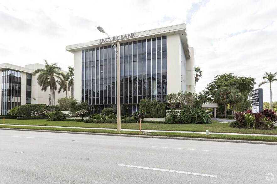 More Photos Of 3003 Tamiami Trl N, Naples Office For Lease