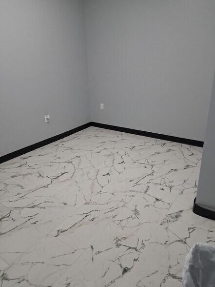 More Photos Of 800 S Morrison Ave, Collinsville Warehouse For Sale