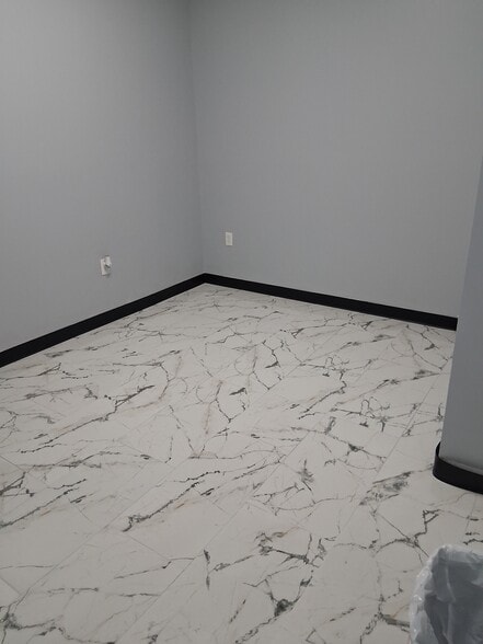 More Photos Of 800 S Morrison Ave, Collinsville Warehouse For Sale