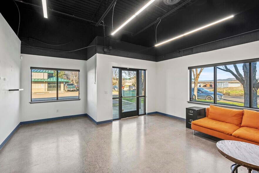 More Photos Of 4731 Industry Dr, Medford Light Manufacturing For Sale