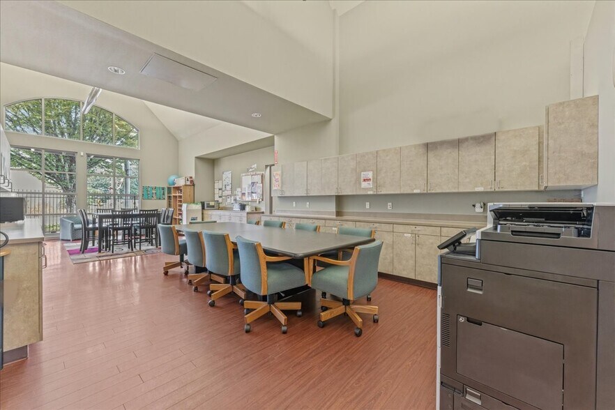 More Photos Of 250 Division St NE, Salem Office For Sale