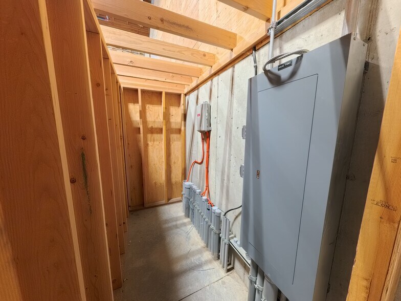 More Photos Of 2405 SW 1st St, Redmond Industrial For Lease