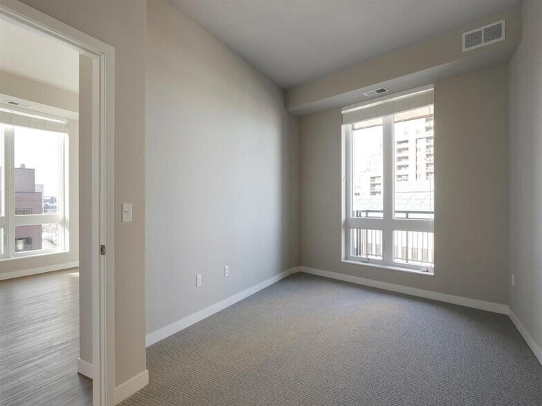 More Photos Of 10 2nd St SE, Minneapolis Apartments For Lease