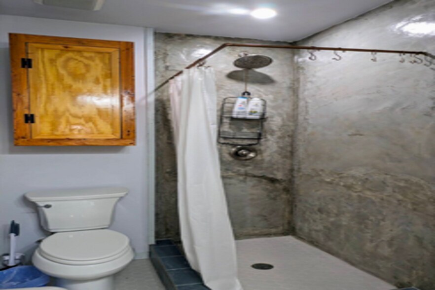 More Photos Of 828 E 15th St, Brownsville Office For Sale