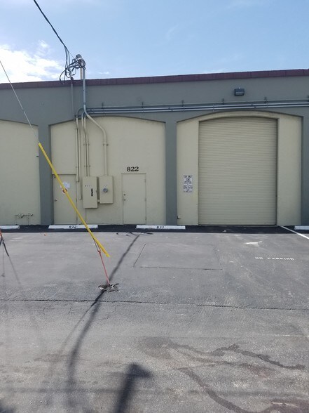 More Photos Of 818-838 NE 40th Ct, Oakland Park Warehouse For Lease
