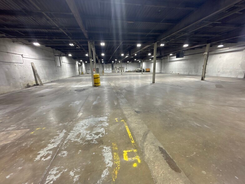 More Photos Of 315 N 9th St, St Charles Distribution For Lease