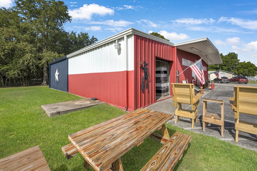 More Photos Of 20350 Morris Ave, Manvel Freestanding For Lease