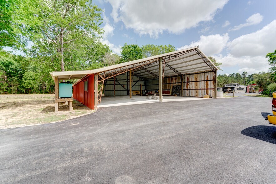 More Photos Of 4388 County Road 197, Alvin Specialty For Sale