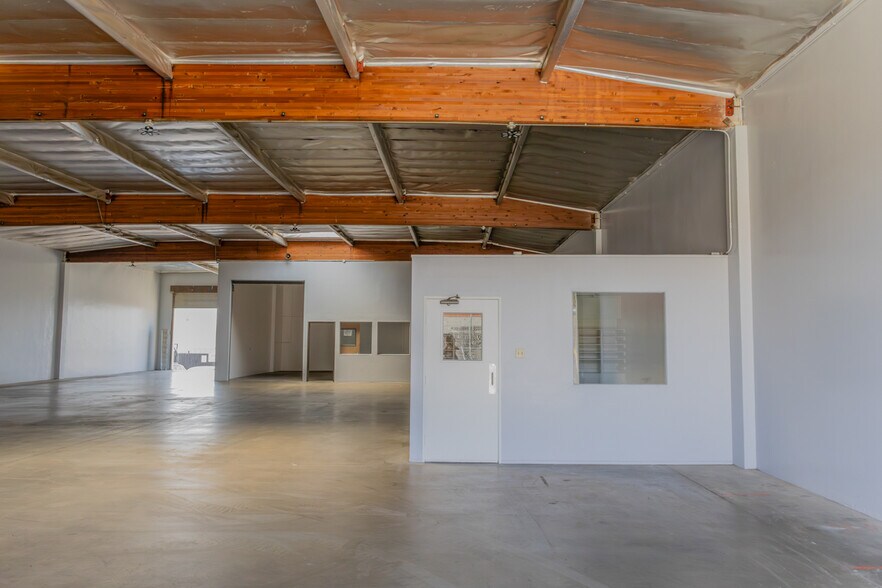 More Photos Of 351 W 131st St, Los Angeles Warehouse For Lease