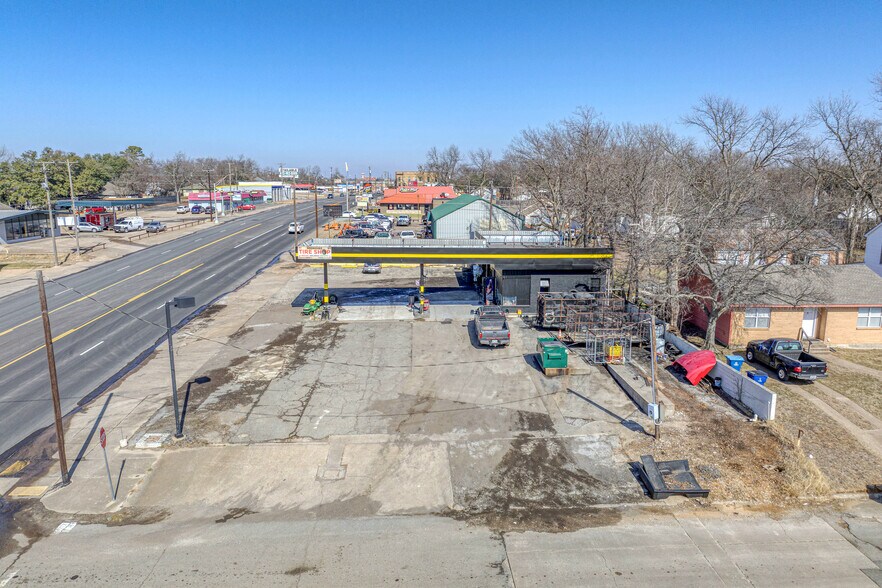 More Photos Of 1320 S Austin Ave, Denison General Retail For Sale