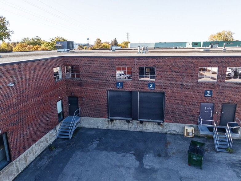 More Photos Of 8411-8451 Ch Dalton, Mont-Royal Warehouse For Lease