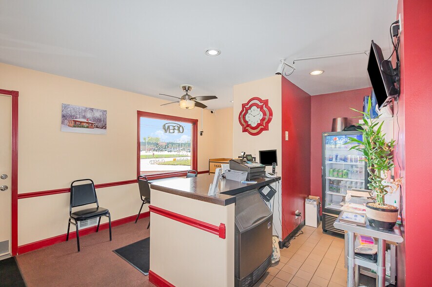 More Photos Of 9743 N Greenville Rd, Lakeview Restaurant For Sale