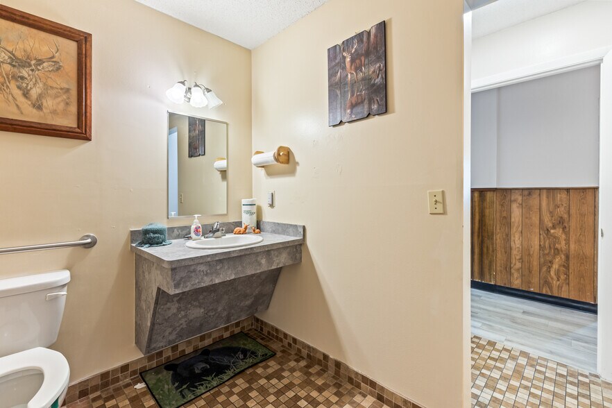 More Photos Of 260 S Marion Ave, Lake City Medical For Lease