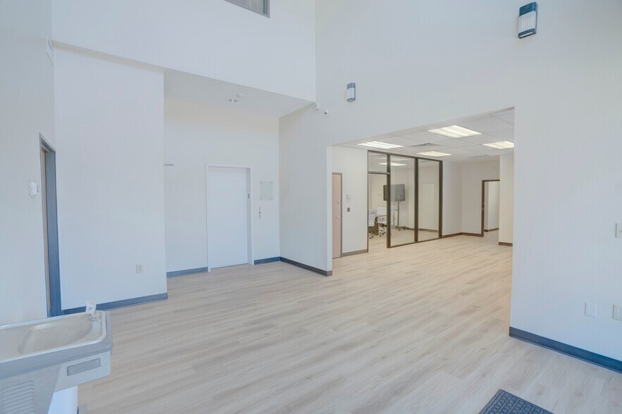 More Photos Of 2099 N Collins Blvd, Richardson Office For Lease