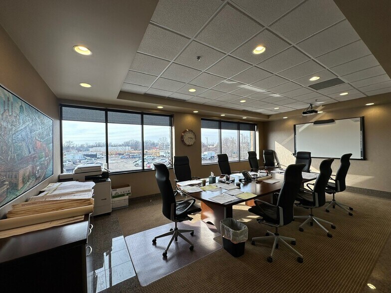 More Photos Of 24595 Groesbeck Hwy, Warren Office For Lease