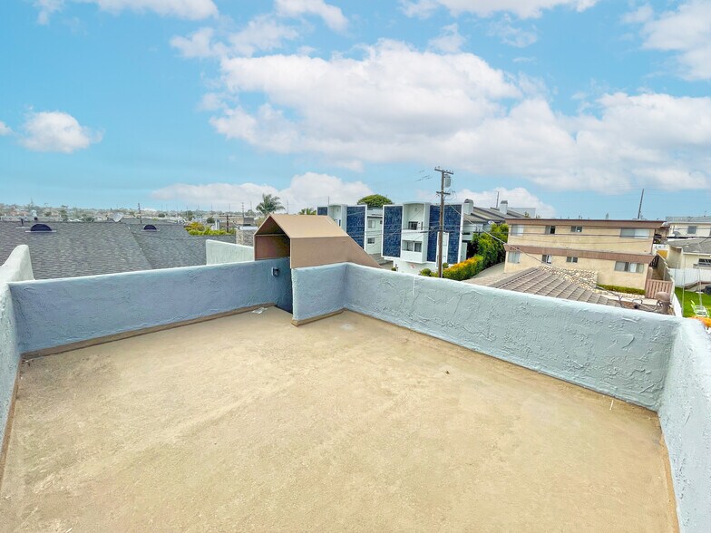 More Photos Of 2118 Carnegie Ln, Redondo Beach Apartments For Sale