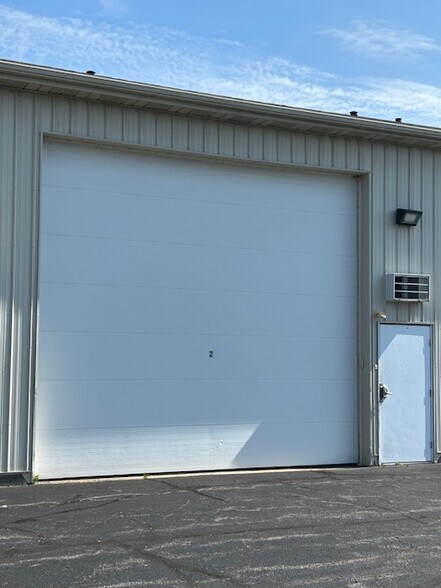 More Photos Of 32961 Pin Oak Pky, Avon Lake Flex For Sale