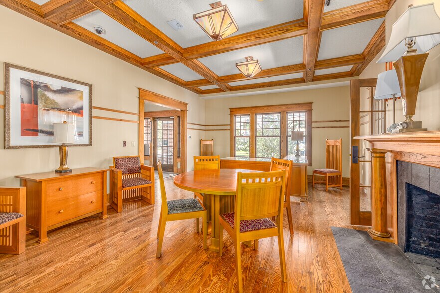 More Photos Of 1604 Margaret St, Jacksonville Bank For Lease