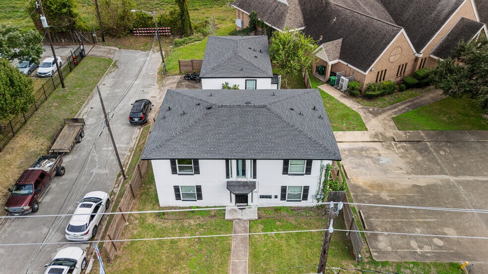 More Photos Of 4301 Chartres St, Houston Apartments For Sale