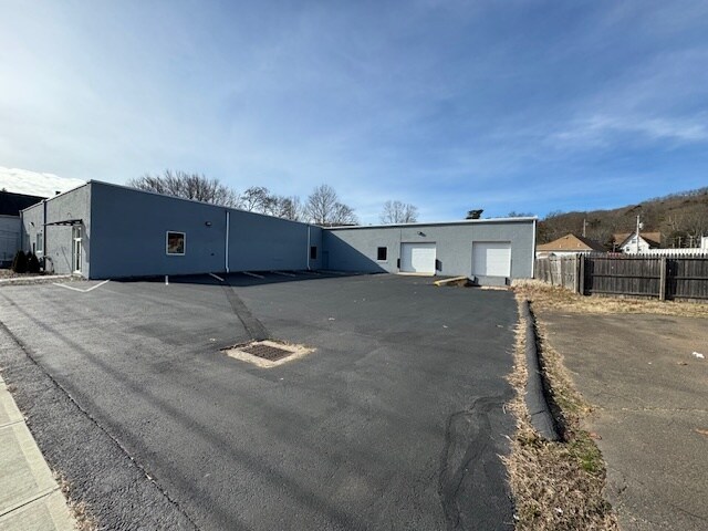 More Photos Of 110 Webb St, Hamden Warehouse For Lease