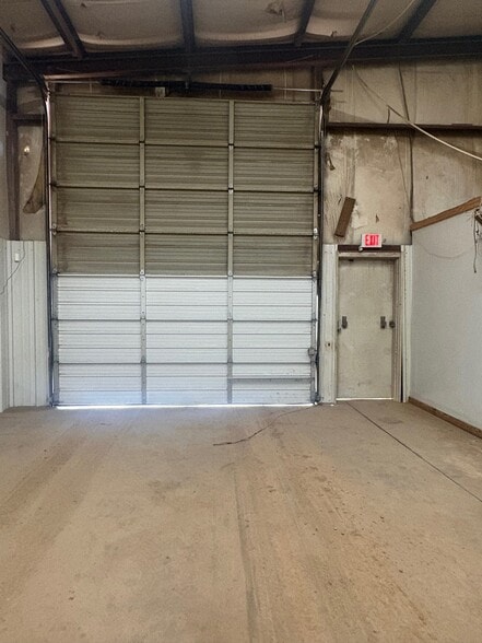 More Photos Of 410 S Eagle Ln, Oklahoma City Manufacturing For Lease