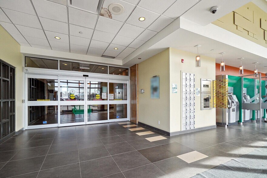 More Photos Of 4771 Boul Laurier, Terrebonne Office For Sale