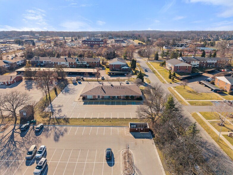 More Photos Of 961-971 Oakwood Dr, Rochester Medical For Lease