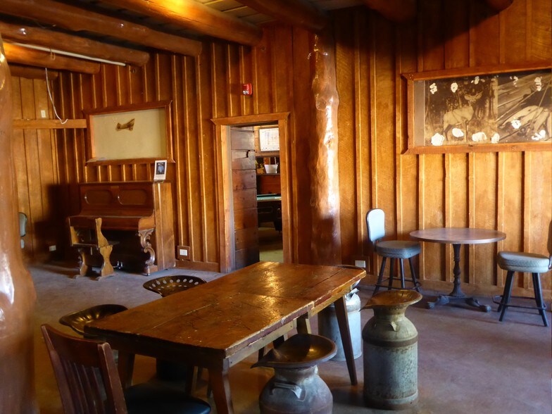 More Photos Of 607 W Main St, Payson Bar For Sale