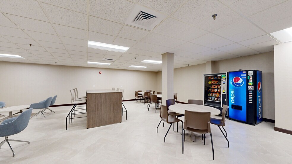 More Photos Of 900 Jorie Blvd, Oak Brook Unknown For Lease