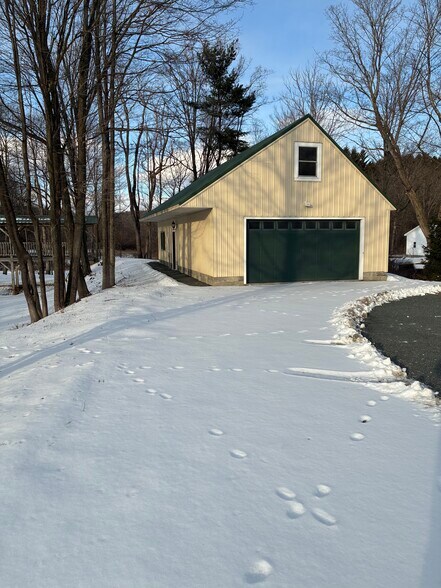 More Photos Of 1011 Hoosick Rd, Troy Storefront Retail Residential For Sale