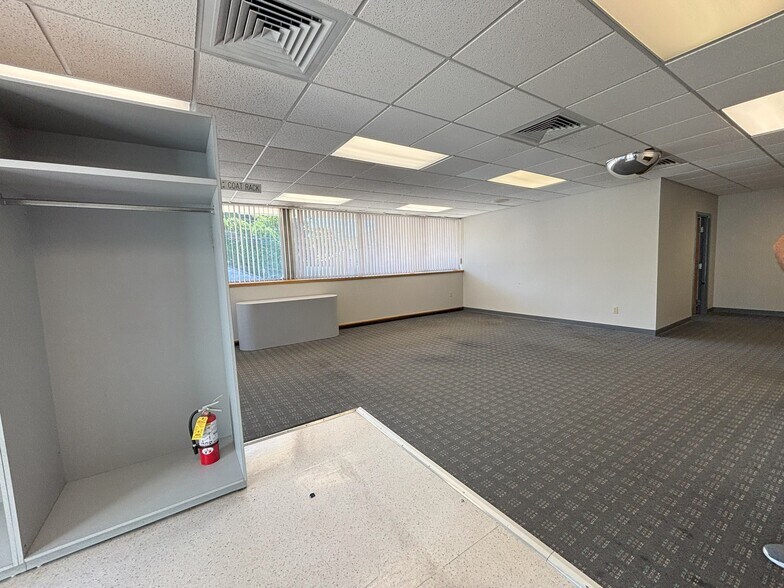 More Photos Of 923-931 Farmington Ave, Bristol Medical For Lease