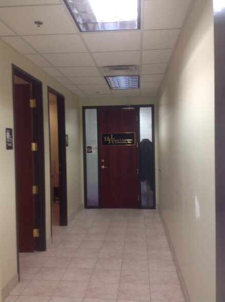 More Photos Of 14201 N Hayden Rd, Scottsdale Light Distribution For Lease