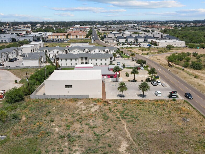 More Photos Of 7010 Rocio Dr, Laredo Freestanding For Lease