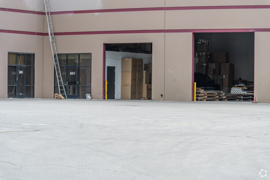More Photos Of 3585 W Diablo Dr, Las Vegas Manufacturing For Lease