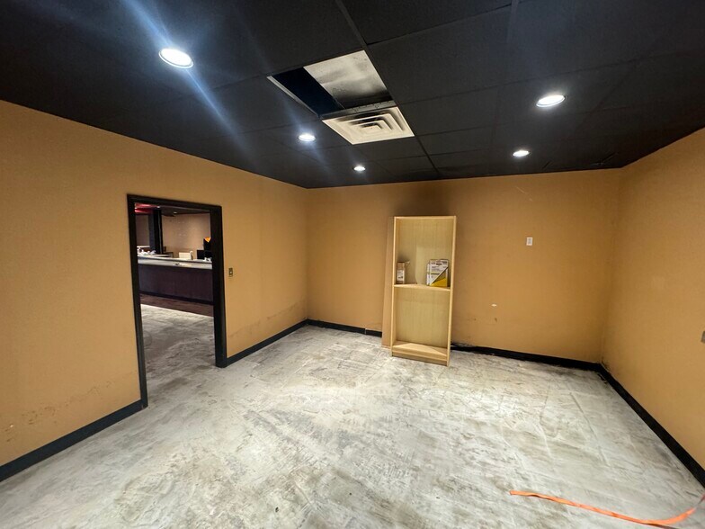 More Photos Of 730 S Main St, Adrian Restaurant For Sale