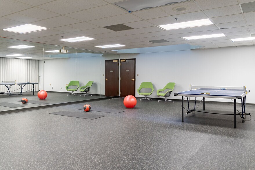 More Photos Of 691 N Squirrel Rd, Auburn Hills Office For Lease