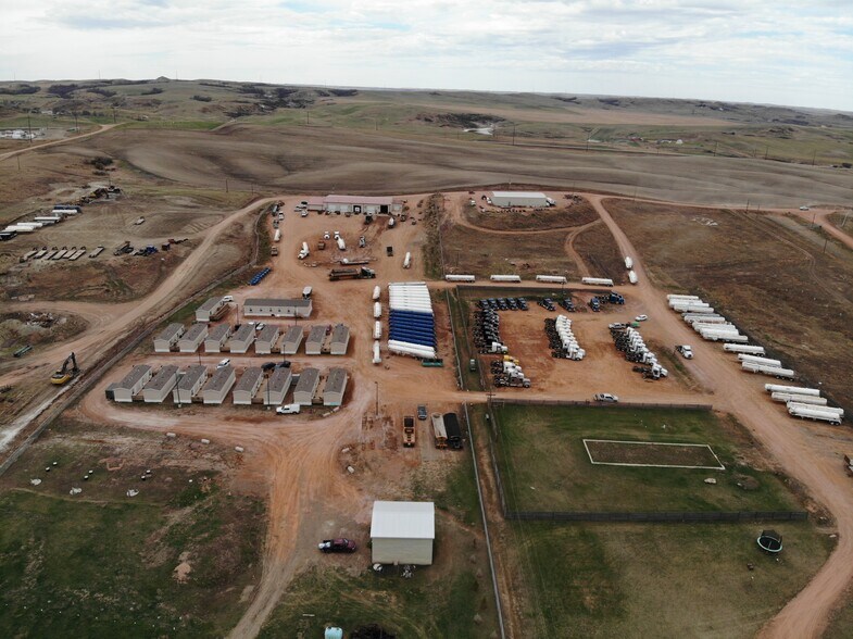 More Photos Of 2018 125th Ave NW, Watford City Warehouse For Lease