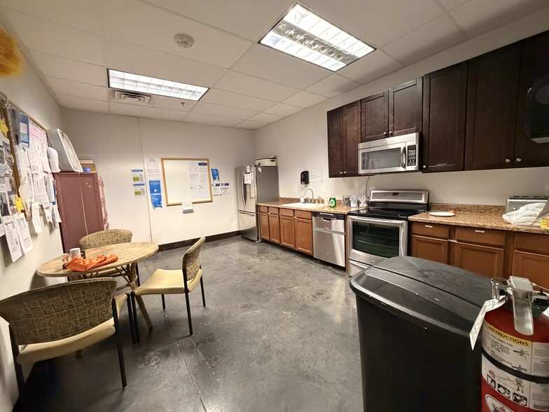 More Photos Of 4580 W Sahara Ave, Las Vegas General Retail For Lease