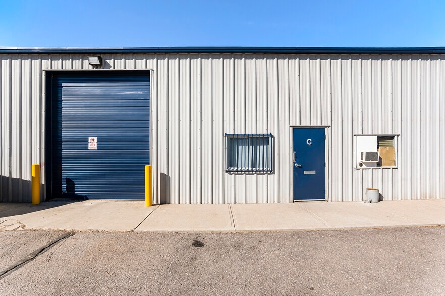 More Photos Of 913 E 75th Ave, Denver Unknown For Lease