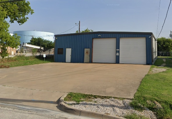 Primary Photo Of 4321 Garland Dr, Haltom City Flex For Sale