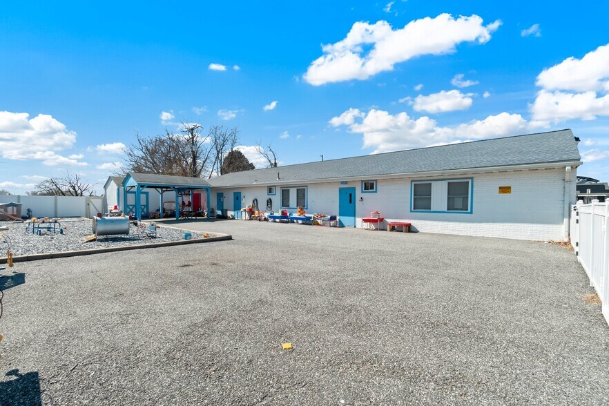 Primary Photo Of 211 Wise Ave, Dundalk Schools For Sale