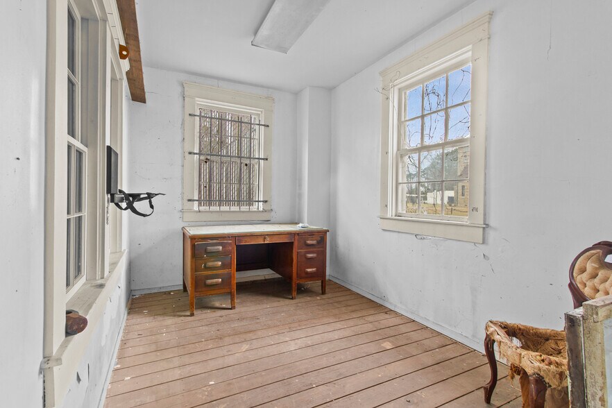 More Photos Of 470 N 4th St, Aurora Freestanding For Sale