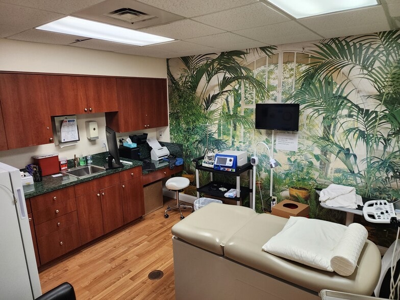 More Photos Of 1700 SE Hillmoor Dr, Port Saint Lucie Medical For Sale