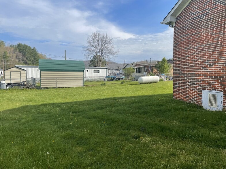 More Photos Of 203 Henderson St, Richlands Flex For Sale