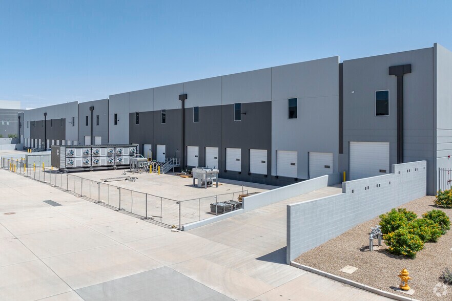 More Photos Of 3437 S Crismon Rd, Mesa Distribution For Lease