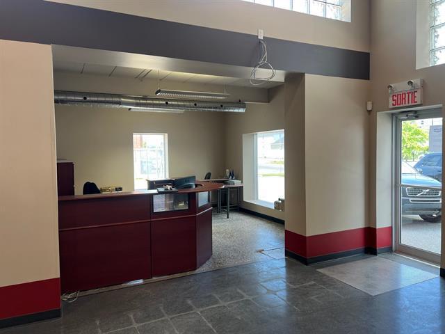 More Photos Of 290 Rue Chicoine, Vaudreuil-dorion Storefront Retail Office For Sale