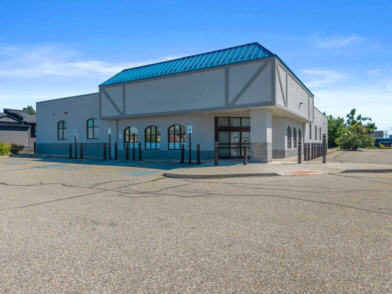Primary Photo Of 419 W Main St, Gaylord Drugstore For Sale
