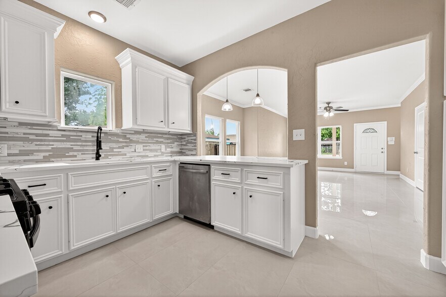 More Photos Of 14134 Packard St, Houston Specialty For Sale