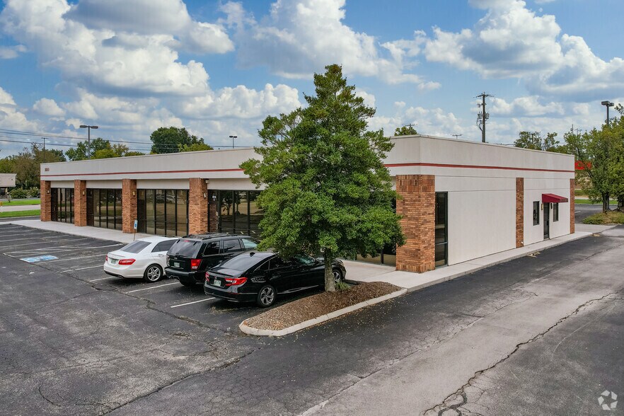More Photos Of 2910 Tazewell Pike, Knoxville Medical For Lease